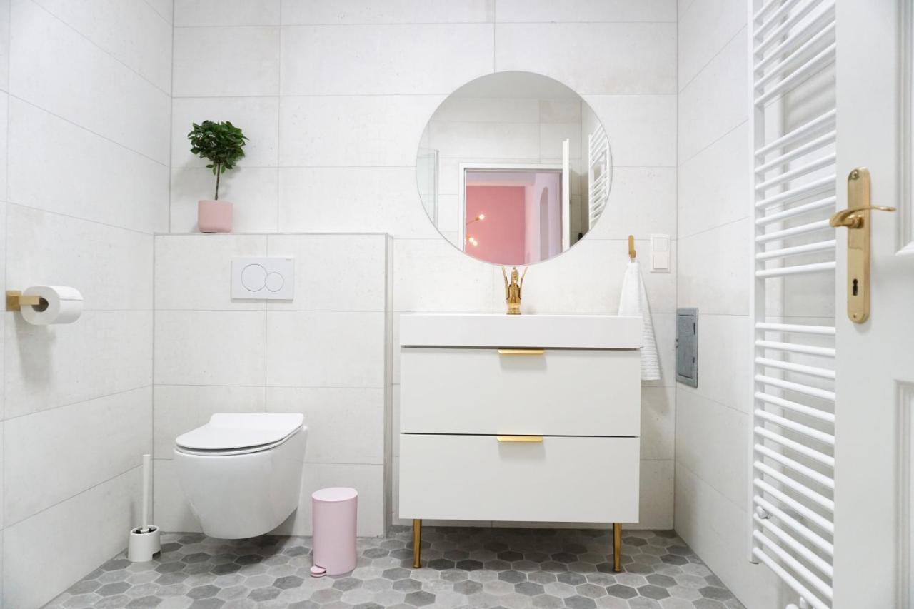 Vibrant Design Apartments - Full Kitchen - Wi-Fi - 18 Mins To City Centre Bécs Kültér fotó