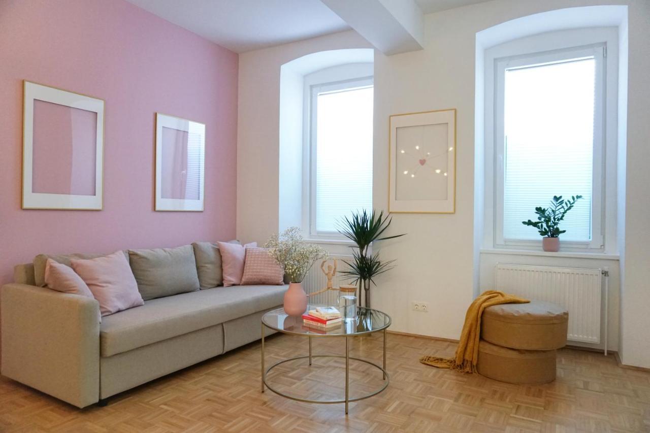 Vibrant Design Apartments - Full Kitchen - Wi-Fi - 18 Mins To City Centre Bécs Kültér fotó