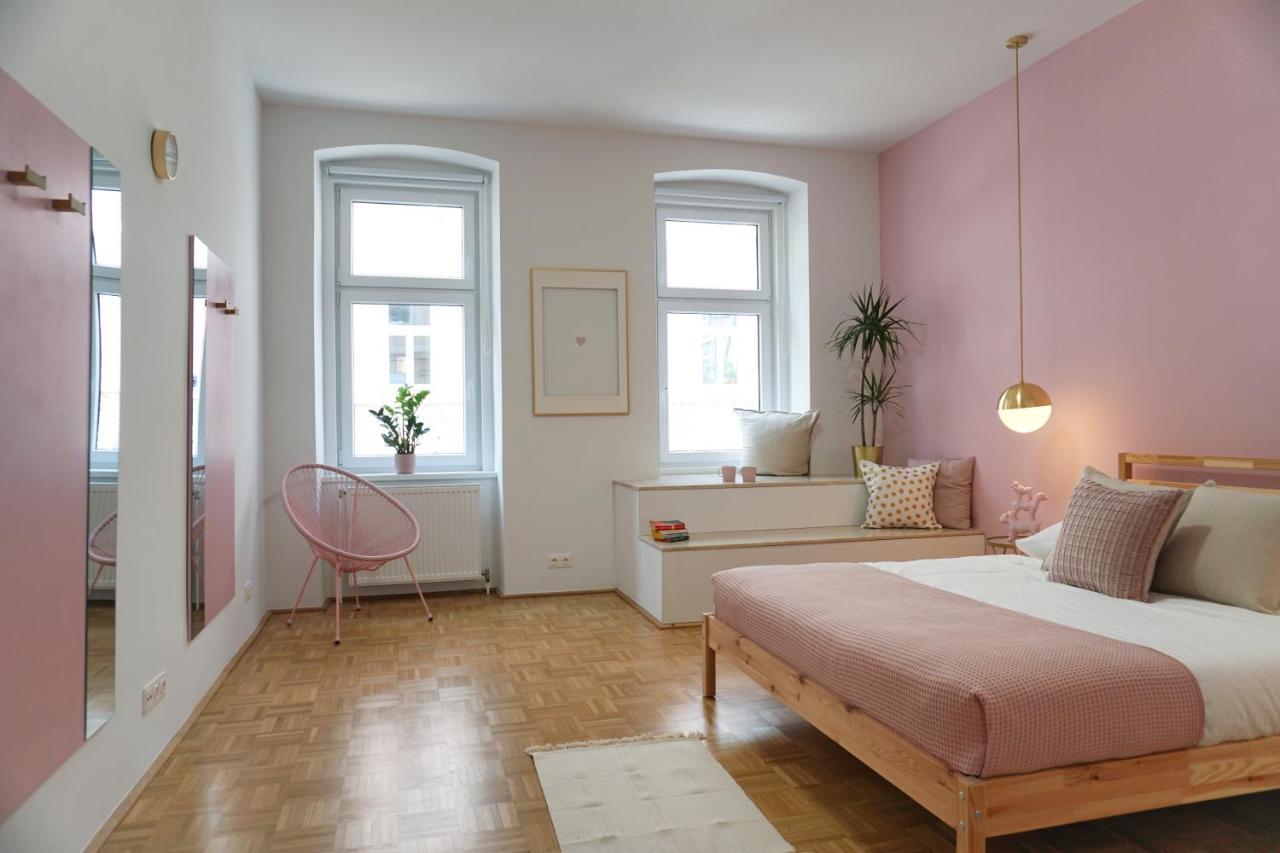 Vibrant Design Apartments - Full Kitchen - Wi-Fi - 18 Mins To City Centre Bécs Kültér fotó