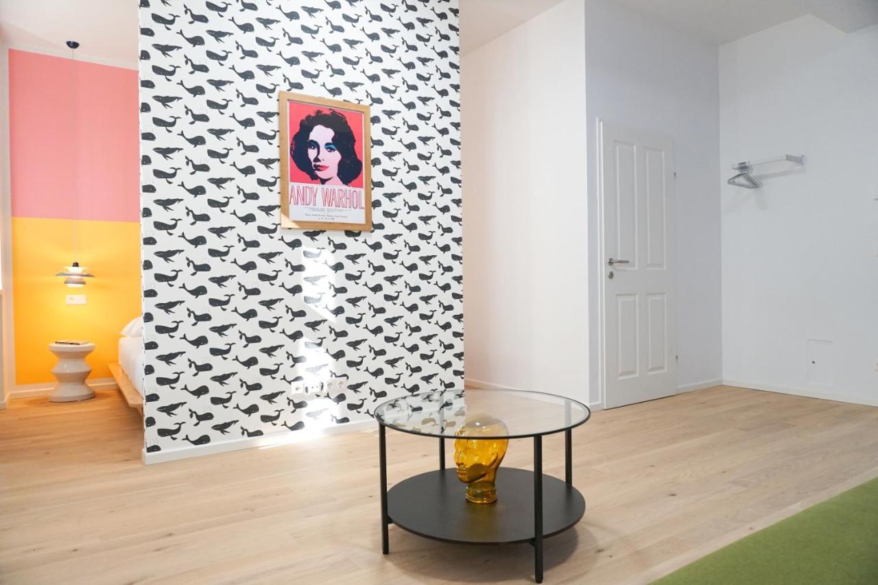 Vibrant Design Apartments - Full Kitchen - Wi-Fi - 18 Mins To City Centre Bécs Kültér fotó
