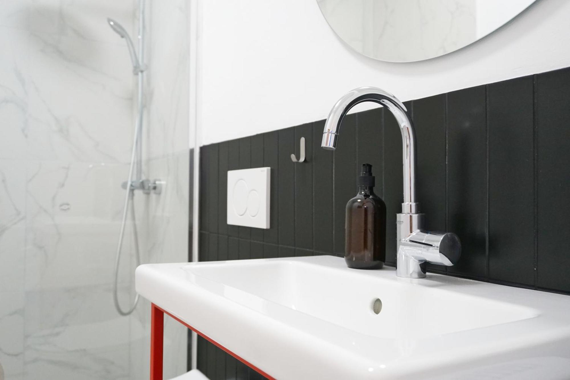 Vibrant Design Apartments - Full Kitchen - Wi-Fi - 18 Mins To City Centre Bécs Kültér fotó